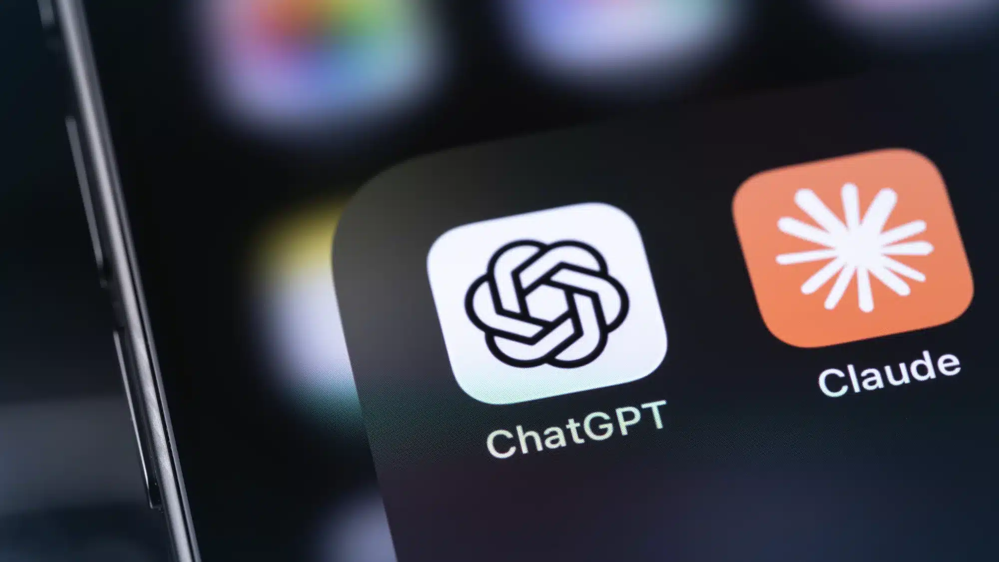Comparison of Claude and ChatGPT for SEO highlighting differences in content generation, keyword optimization, search visibility, digital marketing strategies, and website performance support